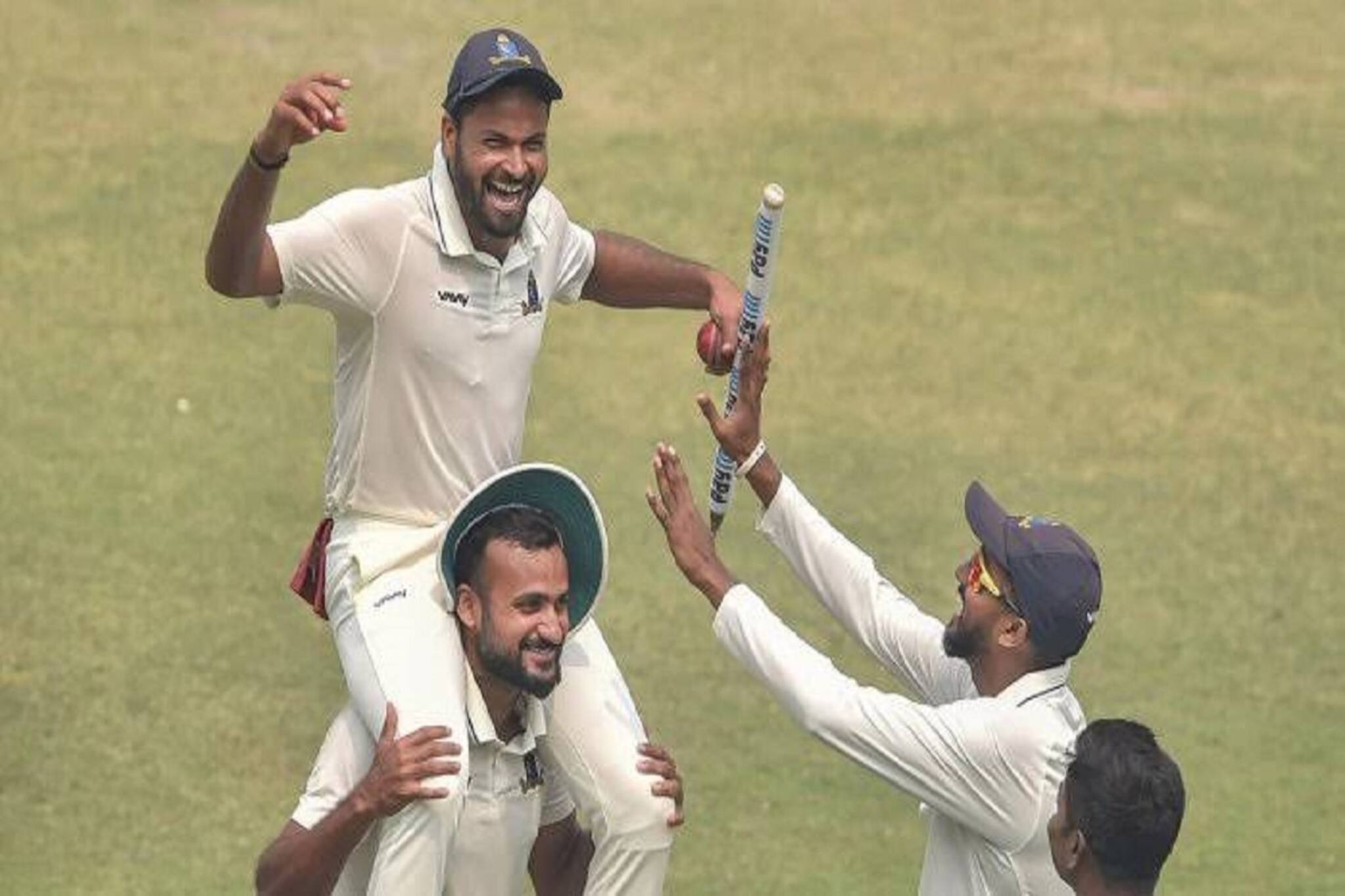 শুরু বাংলা বনাম ঝাড়খন্ড লড়াই! আকাশ-মুকেশ জুটিতে শক্তি বৃদ্ধি মনোজদের