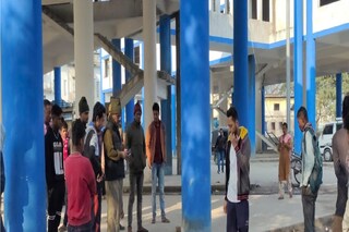 বাসস্ট্যান্ড থেকে দেহ উদ্ধার 