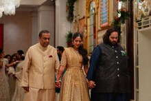 জমজমাট অনন্ত-রাধিকার ‘গোল ধানা’ অনুষ্ঠান! খুব শীঘ্রই কি বাজতে চলেছে বিয়ের সানাই?