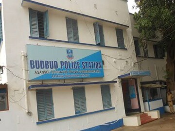 দীর্ঘদিন রেশন পাচ্ছেন না এলাকার বাসিন্দারা, কারণ জানলে চোখ কপালে উঠবে