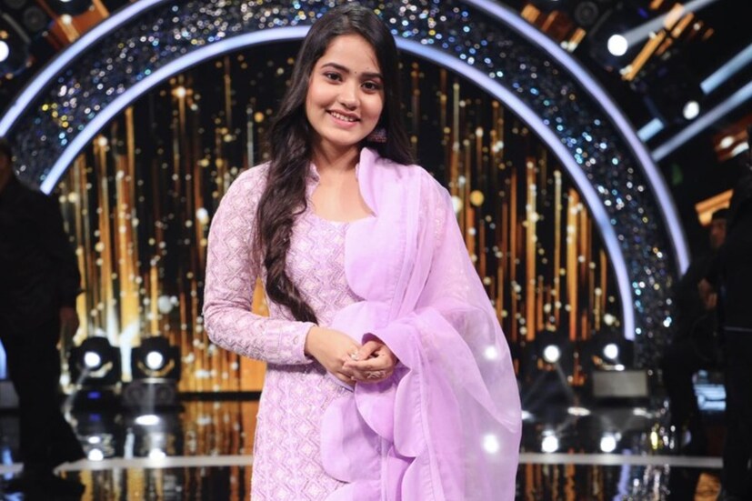 বিদীপ্তা চক্রবর্তী- খুব ছোট বয়সে মুম্বইয়ে ‘সারেগামাপা লিটল চ্যাম্পস’-এ এন্ট্রি পেয়েছিলেন বিদীপ্তা চক্রবর্তী। ২০২০ সালের বাংলা ‘সারেগামাপা’-তে দর্শকদের মনজয় করতে দেখা গিয়েছিল। ২০২১ সালে তিনি আবার হিন্দি ‘সারেগামাপা’-এ দেখা গিয়েছিল। সেই বাঙালি মেয়ে এবার ‘ইন্ডিয়ান আইডল’-এও অংশ নিয়েছিলেন।