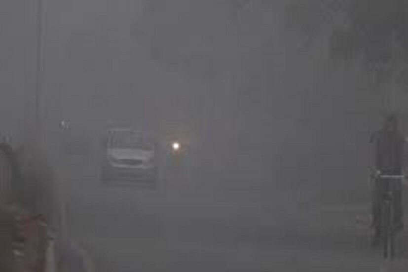 Cold Wave Alert 2023: ন্যূনতম তাপমাত্রা ৩ ডিগ্রি সেলসিয়াস পর্যন্ত হবে ৷ আগামী ১৬ থেকে ১৮ পর্যন্ত তাপমাত্রা ভীষণ ঠান্ডা থাকবে ৷ একই সঙ্গে ১৯ থেকে ২১ জানুয়ারি পর্যন্ত ঠান্ডা ও ঘন কুয়াশার ডবল অ্যাটাক সহ্য করতে হবে ৷ প্রতীকী ছবি ৷