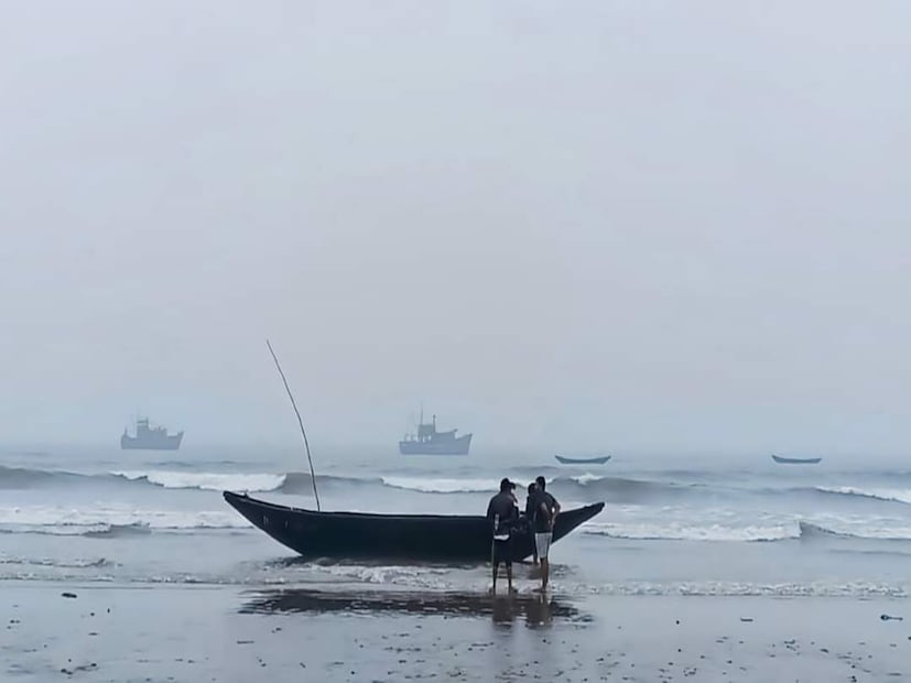 *পূর্ব মেদিনীপুর জেলার সদর শহর তমলুকের সর্বোচ্চ তাপমাত্রা ২৯ ডিগ্রি সেলসিয়াস। এবং সর্বনিম্ন তাপমাত্রা ১৯ ডিগ্রি সেলসিয়াস যা স্বাভাবিকের তুলনায় ৩ ডিগ্রি বেশী। বাতাসে আর্দ্রতার পরিমাণ ৮৫ শতাংশ। আগামী ২৪ ঘণ্টার সর্বনিম্ন তাপমাত্রা থাকবে ২০ ডিগ্রি সেলসিয়াসের আশেপাশে। ফাইল ছবি। 