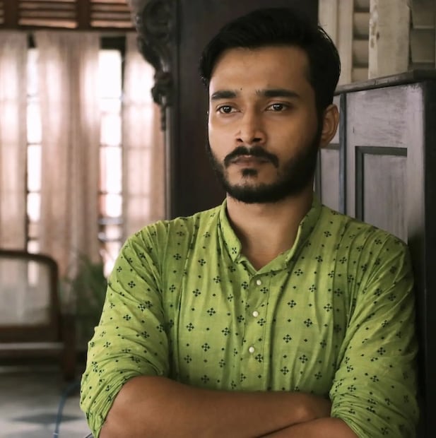 *এ দিকে সুহোত্র মুখোপাধ্যায় টলিউডে দাপটের সঙ্গে কাজ করছেন। সম্প্রতি একেনবাবু-সহ, ইন্দু 2-এর মতো একাধিক ওয়েবসিরিজে অভিনয় করেছেন।  ছবিঃ ইনস্টাগ্রাম।