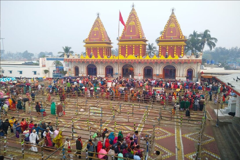 *পশ্চিমী ঝঞ্জার জেরে গতকাল থেকে ঠান্ডা উধাও। রাতভর কাকদ্বীপের লট নম্বর আট থেকে প্রচুর পুণ্যার্থী মেলাতে ঢোকার অপেক্ষায়। বাংলা ক্যালেন্ডার মতে, মকর সংক্রান্তির আগামিকাল অর্থাৎ রবিবার। মকর সংক্রান্তির পুন্যক্ষণের আগে ১৪ জানুয়ারি সাগরস্নানের রীতি দীর্ঘদিনের।