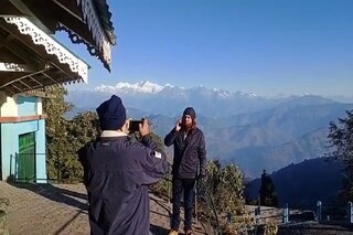 ঝলমলে শায়িত বুদ্ধ, কনকনে দার্জিলিং