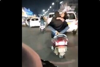 এই ভিডিও তুমুল ভাবে ভাইরাল হয়েছে