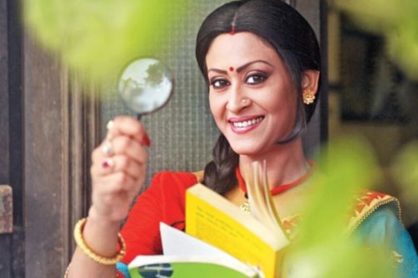 ইন্দ্রানী হালদারের 'গোয়েন্দা গিন্নি' ছিল সুপারহিট ডেইলি শো। পরবর্তীতে এই চ্যানেলেই 'সীমারেখা' ধারাবাহিকে দ্বৈত চরিত্রে দেখা যায় অভিনেত্রীকে। ইন্দ্রাণী যদিও প্রথমবার এই ধরনের সঞ্চালিকা ভূমিকা পালন করলেন। আগে কখনও তাঁকে সঞ্চালকের ভূমিকায় দেখা যায়নি। 