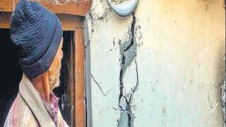 অনিশ্চিত ভবিষ্য়তের মুখে যোশীমঠের বাসিন্দারা। Photo-PTI