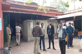 কাটোয়া আদালতে শোরগোল।  কাটোয়া আদালতে শোরগোল।