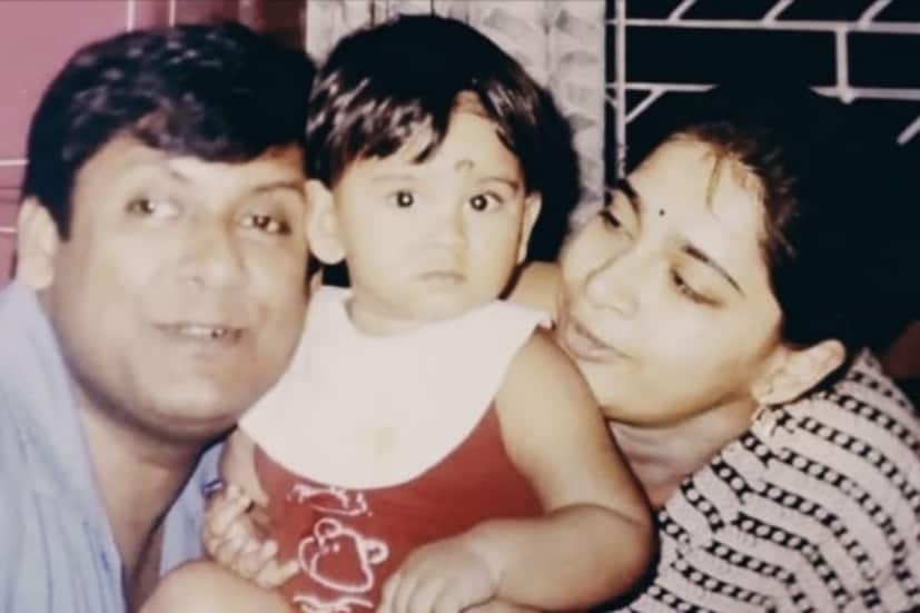 বাবা-মায়ের বিয়ের সময়ে উপস্থিত না থাকার অভিমান থাকে অনেক শিশুর। সেই অভিমানে আজ ইতি। ছেলে সামনে দাঁড়িয়ে বিয়ে দেখলেন বাবা-মায়ের। সেই প্রসঙ্গেই নিউজ18 বাংলাকে উজান বললেন, &quot;সবের উর্ধে এই দু'টি মানুষ আসলে ভীষণ ভাল বন্ধু। নতুন করে যোগ দিয়েছি আমি।&quot;