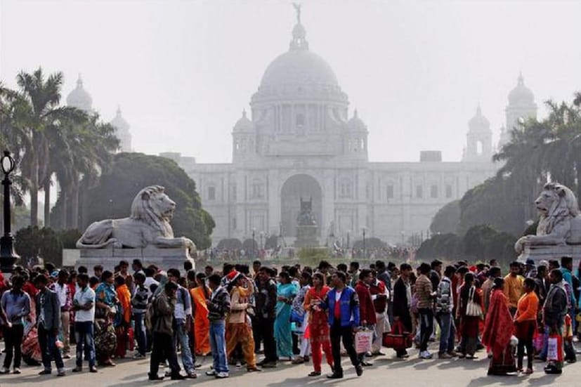 কলকাতায় আগামী কয়েক দিন পরিষ্কার আকাশের সম্ভাবনা। সকালে হালকা ধোঁয়াশা বা কুয়াশা পরে মেঘমুক্ত পরিষ্কার আকাশ। আপাতত বৃষ্টির কোনও সম্ভাবনা নেই।