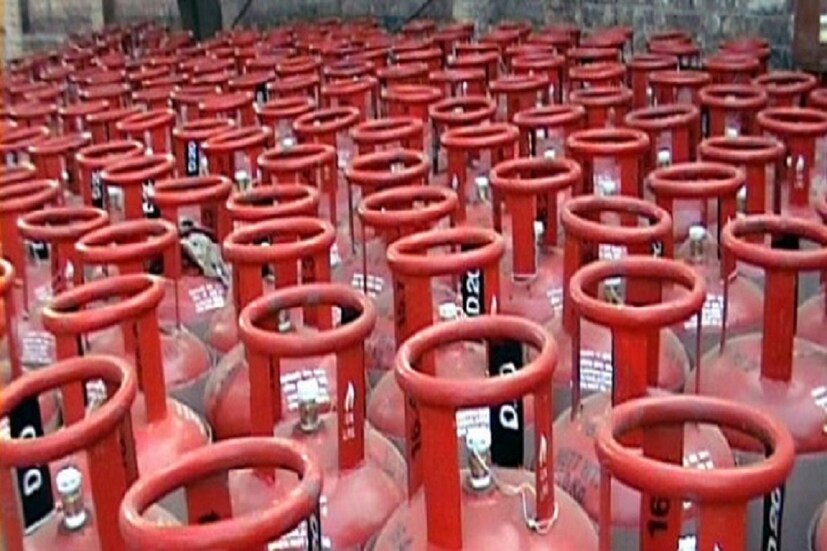 LPG Cylinder Price: পাটকর জানিয়েছেন যে হারে দ্রব্যমূল্যর বৃদ্ধি হচ্ছে দেশে তাতে রাহুল গান্ধির লেখা চিঠি পৌঁছাতে হবে ঘরে ঘরে ৷ সেখানে রাহুল প্রতিশ্রুতি দিচ্ছেন ৷ কংগ্রেস দাবি করছে বিজেপি সরকার দেশের যুবকদের রোজগার দিতে ব্যর্থ হয়েছে ৷ প্রতীকী ছবি ৷