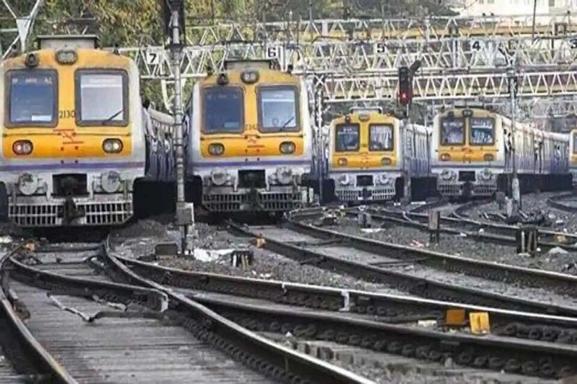 ভারতীয় রেলওয়ের ওয়েবসাইট অনুসারে, আজ ৩৬১টি ট্রেন সম্পূর্ণ বাতিল করা হয়েছে। ৩৩টি ট্রেন আংশিকভাবে বাতিল করা হয়েছে। ১৭টি ট্রেনের সময়সূচী পুনর্নির্ধারণ করা হয়েছে।১৬টি ট্রেন তাদের নির্ধারিত রুটের পরিবর্তে অন্য রুটে ঘুরিয়ে দেওয়া হচ্ছে। বাতিল হওয়া ট্রেনের মধ্যে রয়েছে যাত্রীবাহী, মেইল ​​এবং এক্সপ্রেস ট্রেন।