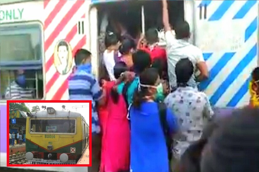 *আজ শুক্রবার থেকে শিয়ালদহ-বনগাঁ শাখায় ভোগান্তির মুখে নিত্য ট্রেন যাত্রীরা। রেল সূত্রে খবর আজ থেকে সোমবার পর্যন্ত এই শাখায় ২৮টি লোকাল ট্রেন বাতিল করা হয়েছে। রেললাইন মেরামতির জন্য এই ট্রেন পরিষেবা ব্যাহত হবে বলে পূর্ব রেলের তরফ থেকে জানানো হয়েছে। প্রতিবেদনঃ রুদ্র নারারণ রায়। ফাইল ছবি। 
