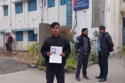 লটারি জিতে সটান থানায় হাজির যুবক লটারি জিতে সটান থানায় হাজির যুবক