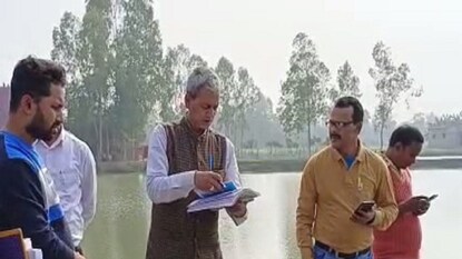 মালদহে দিনভর গ্রামে গ্রামে ঘুরে কেন্দ্রীয় প্রকল্পের কাজ দেখল কেন্দ্রীয় তদন্তকারী দল, সরাসরি কথা উপভোক্তাদের সঙ্গেও মালদহে দিনভর গ্রামে গ্রামে ঘুরে কেন্দ্রীয় প্রকল্পের কাজ দেখল কেন্দ্রীয় তদন্তকারী দল, সরাসরি কথা উপভোক্তাদের সঙ্গেও