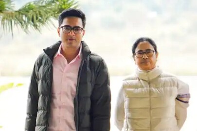 মমতা বন্দ্যোপাধ্যায় এবং অভিষেক বন্দ্যোপাধ্যায়। ফাইল ছবি
