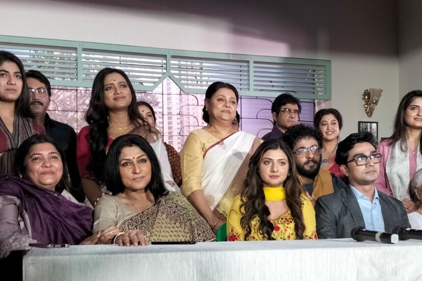 সংবাদমাধ্যমকে তিনি জানান, ‘ধর তক্তা মার পেরেক’-এর মতো কাজ করবেন না। বড়পর্দার মতোই খুব মন দিয়ে কাজ করছেন তিনি। সবাই মিলে আনন্দ করে শ্যুট করছেন প্রত্যেকে।
