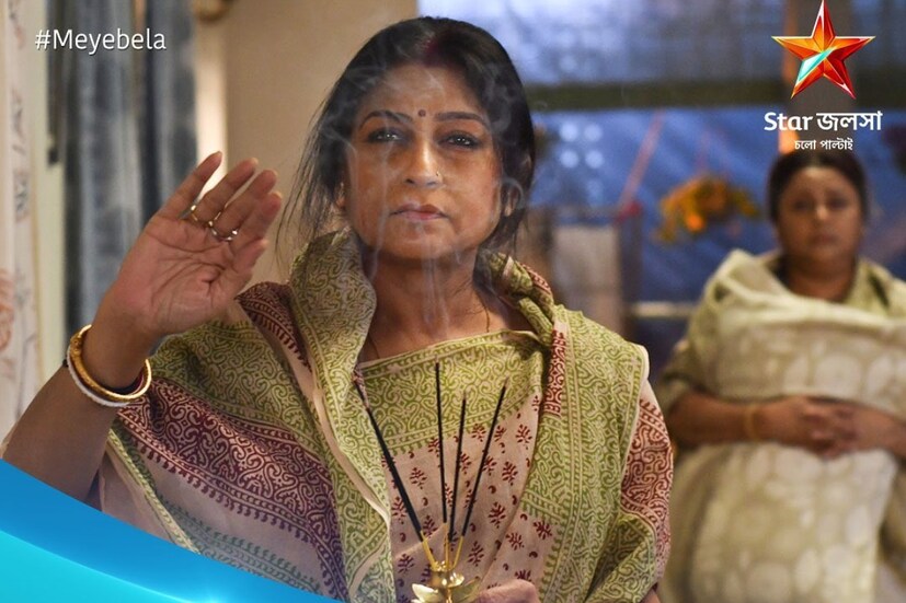 সিনেমা জগতে থাকলেও পার্লার যাওয়া ইত্যাদি কিছুই করেননি। তাই এবার এই মেগার অফার আসার পর ভয় হয়েছিল তাঁর। আবার করে দেখতে ভাল লাগতে হবে। সাজতে হবে। যেন সেটা সবথেকে বেশি কঠিন লাগছিল।