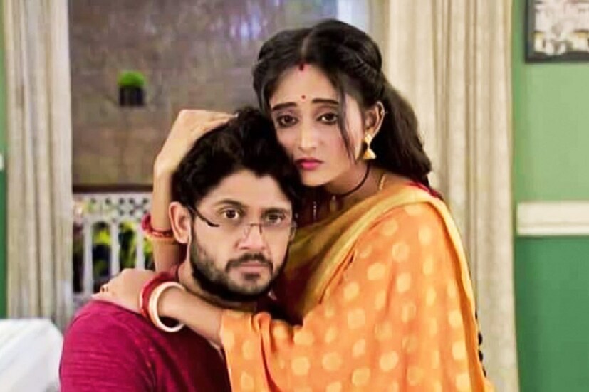 মিঠাই বলল তাঁর মৃত্যু রহস্য জানে যে ওই পরিত্যক্ত গুদামে আছেন ৷ সেই সব বলবে ৷ সেই কথা শুনেই গুদামে লুকিয়ে থাকা মানুষটি চিৎকার করে বলেন আমি কিছু জানিনা ৷  ফাইল ছবি ৷