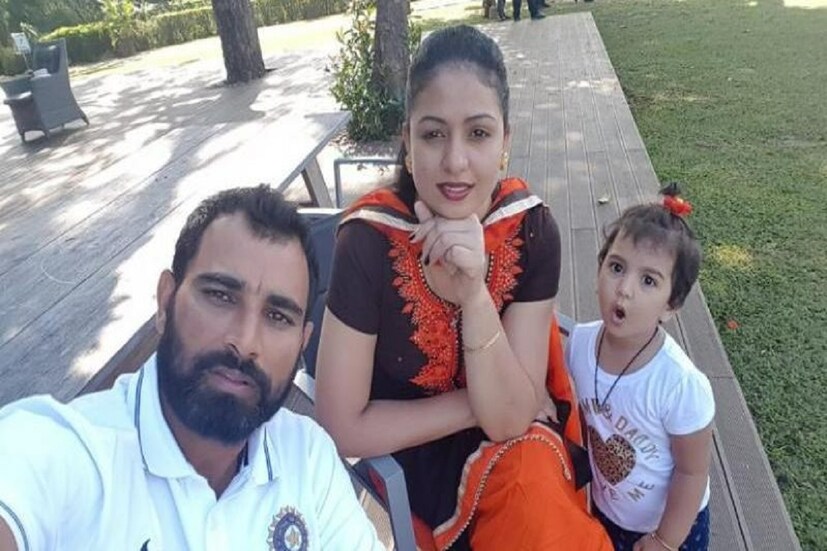 এত বছর পর শামিকে স্ত্রীকে ১ লক্ষ ৩০ হাজার টাকা দেওয়ার নির্দেশ দিল কলকাতার আদালত। যার মধ্যে স্ত্রীর জন্য ৫০ হাজার এবং মেয়ের ভরণ-পোষণে ব্যয় হবে ৮০ হাজার।