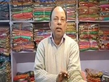 ৩০ হাজার টাকা দামের শাড়ি মিলছে মাত্র ৩০ টাকায়! কোথা থেকে কিনবেন এই ভরা বিয়ের বাজারে?