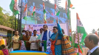 বড় বড় সভা না করে, রোজই ছোট ছোট সভা করছে তৃণমূল কংগ্রেস। বড় বড় সভা না করে, রোজই ছোট ছোট সভা করছে তৃণমূল কংগ্রেস।