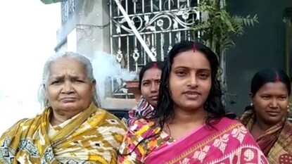 লক্ষ্মী মেয়েদের জমানো টাকা থেকেই লক্ষ্মী পুজোর আয়োজন করা হয় লক্ষ্মী মেয়েদের জমানো টাকা থেকেই লক্ষ্মী পুজোর আয়োজন করা হয়