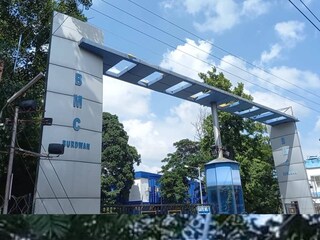 অভিযোগ, ডাক্তারিতে ভর্তির করে দেওয়ার নাম করে এক এক জনের কাছ থেকে নেওয়া হচ্ছে বহু লক্ষ টাকা