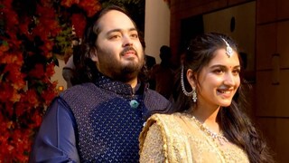 শিল্পপতি মুকেশ আম্বানির ছোট ছেলে অনন্ত আম্বানি ও রাধিকা মার্চেন্টের বাগদান উপলক্ষে বৃহস্পতিবার চাঁদের হাটের সাক্ষী থাকল মুম্বই