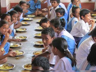 খাবারের গুণমান নিয়েও নানা অভিযোগ উঠেছে