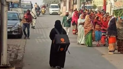 গত তিন বছর ধরে সংসার চালাতে গিয়ে নাভিশ্বাস উঠছে রিজওয়ানার গত তিন বছর ধরে সংসার চালাতে গিয়ে নাভিশ্বাস উঠছে রিজওয়ানার