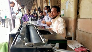 কম্পিউটারের যুগে ম্যানুয়াল টাইপ রাইটারের কাজের পরিমাণ অর্ধেকে গিয়ে দাঁড়িয়েছে