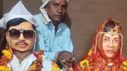 প্রেমিক জুটির পুতুল বানিয়ে বিয়ে দিলেন প্রেমিক জুটির পুতুল বানিয়ে বিয়ে দিলেন
