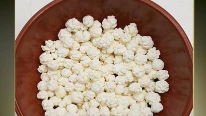 নকুলদানা ঠাকুরের প্রসাদ হিসাবে ব্যবহৃত হয় নকুলদানা ঠাকুরের প্রসাদ হিসাবে ব্যবহৃত হয়