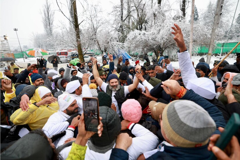 তার মধ্যে এনসিপি, ডিএমকে, আরজেডি, সিপিআইএম, সিপিআই, পিডিপি, জেএমএম-সহ ১২টি দল ইতিমধ্যেই 'ভারত জোড়ো যাত্রা'র সমাপ্তি অনুষ্ঠানে উপস্থিত থাকার কথা জানিয়ে দিয়েছেন। তবে তৃণমূল, সমাজবাদী পার্টির মতো দল এই অনুষ্ঠানে যোগ দেবে না বলেই জানা গিয়েছে।