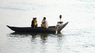 নদীর সঙ্গে তাঁদের জীবন জীবিকা ওতপ্রোতভাবে জড়িত