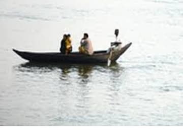 নদীর সঙ্গে তাঁদের জীবন জীবিকা ওতপ্রোতভাবে জড়িত