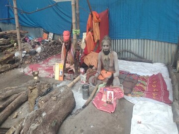 ভিন রাজ্য থেকে পুণ্যার্থী ও সাধু সন্তরা আসতে শুরু করেছেন (ফাইল ছবি)