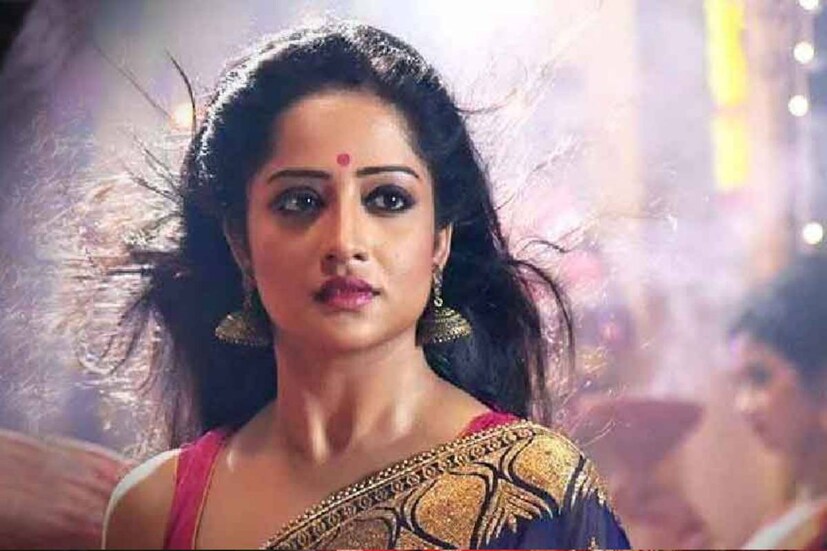 সেই অনস্ক্রিন জুটি ভেঙে যাওয়ার পরও অভিনয় করেছেন অভিনেত্রী রুশা চট্টোপাধ্যায়৷ তবে দীর্ঘ কেরিয়ারে আপাতত ইতিই টানছেন তিনি৷ বিয়ে করে পাড়ি দিচ্ছেন আমেরিকার সিয়াটলে৷