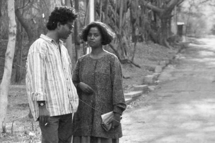 ইরফান-সুতপার পরিচয় আটের দশকের শেষে, দিল্লিতে ন্যাশনাল স্কুল অব ড্রামায়৷ ক্রমে সময়ের সঙ্গে সঙ্গে সহপাঠী থেকে তাঁরা হয়ে ওঠেন একে অন্যের ভরসার পরিপূরক৷ তাঁদের পুরনো এই ছবিটি তুলেছেন বাঙালি সিনেমাটোগ্রাফার সুদীপ চট্টোপাধ্যায়।