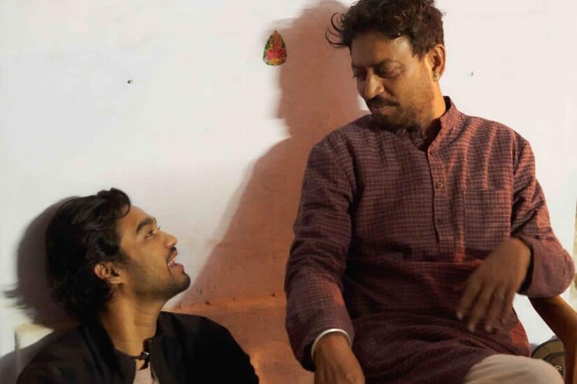 অনেক দিন পর্যন্ত তিনি বিশ্বাস করতেন, তাঁর বাবা বোধহয় ফিরে আসবেন। লম্বা একটা শ্যুটিংয়ে বাইরে গিয়েছেন, ফিরে আসবেন। যেদিন তিনি বিশ্বাস করতে শুরু করেন যে তাঁর বাবা নেই আর, সেদিন বুঝতে পারেন, সবথেকে ঘনিষ্ঠ বন্ধুকে হারিয়েছেন বাবিল।