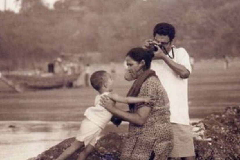 শুধু স্ত্রী নন, সুতপা ছিলেন তাঁর শ্রেষ্ঠ বন্ধুও৷ একসঙ্গে কাজও করেছেন তাঁরা৷ পর্দার কাজ হোক বা থিয়েটার। প্রথম থেকেই সুতপা চেয়েছিলেন সংলাপ লিখবেন, প্রযোজনা করবেন৷ ইরফানের ইচ্ছে ছিল অভিনয়ই৷ ইরফানের ‘করীব করীব সিঙ্গল’ ও ‘মাদারি’ ছবির প্রযোজক ছিলেন সুতপা৷ 