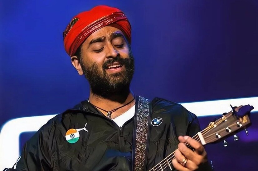 সবথেকে বেশি টাকার টিকিট যাঁরা টাকবেন তাঁরা বসবেন মঞ্চের একদম সামনে। দু’পাশে বসার জায়গা রাখা হয়েছে। টিকিটের দাম ৭৫ হাজার টাকা। প্রায় সব টিকিটই এখনই বিক্রি হয়ে গিয়েছে।