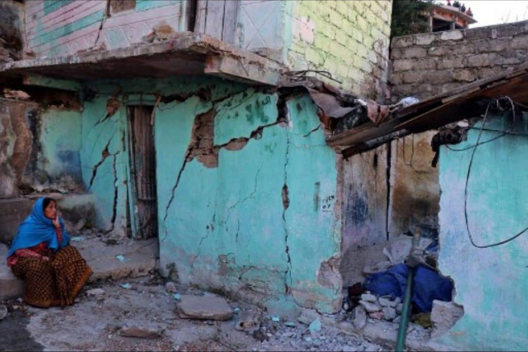 Joshimath: যোশীমঠ বিপর্যয়ে গৃহহীন ৪ হাজার,তা-ও রাতদুপুরে চলছে পাহাড় কাটার কাজ