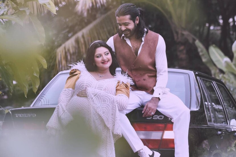 চুপ করে থাকেননি রাজও। জানিয়েছিলেন, পরীমণির সঙ্গে আর সংসার করা সম্ভব নয়। আলাদাই থাকবেন তাঁরা। পরীমণি জানিয়েছিলেন, সাংবাদিক বৈঠক করে নিজের বক্তব্য জানাবেন তিনি। কিন্তু শেষে মুখে কুলুপ আঁটেন অভিনেত্রী।