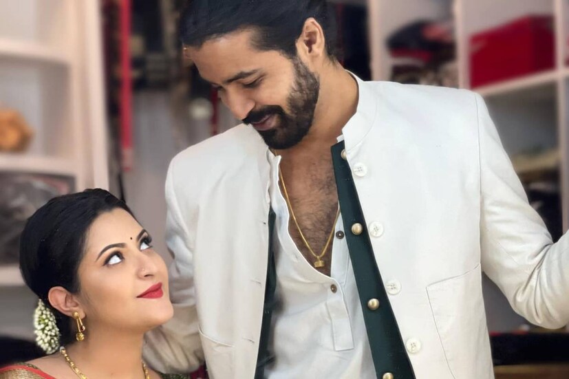 তা হলে কি স্বামীর সঙ্গে অভিনেত্রীর মনোমালিণ্য মিটে গেল? তিক্ততা ভুলে ফের কাছাকাছি তাঁরা? পরীমণির পোস্ট দেখে এমন অনেক প্রশ্নই মাথাচাড়া দিয়ে উঠেছে অনুরাগীমহলে।