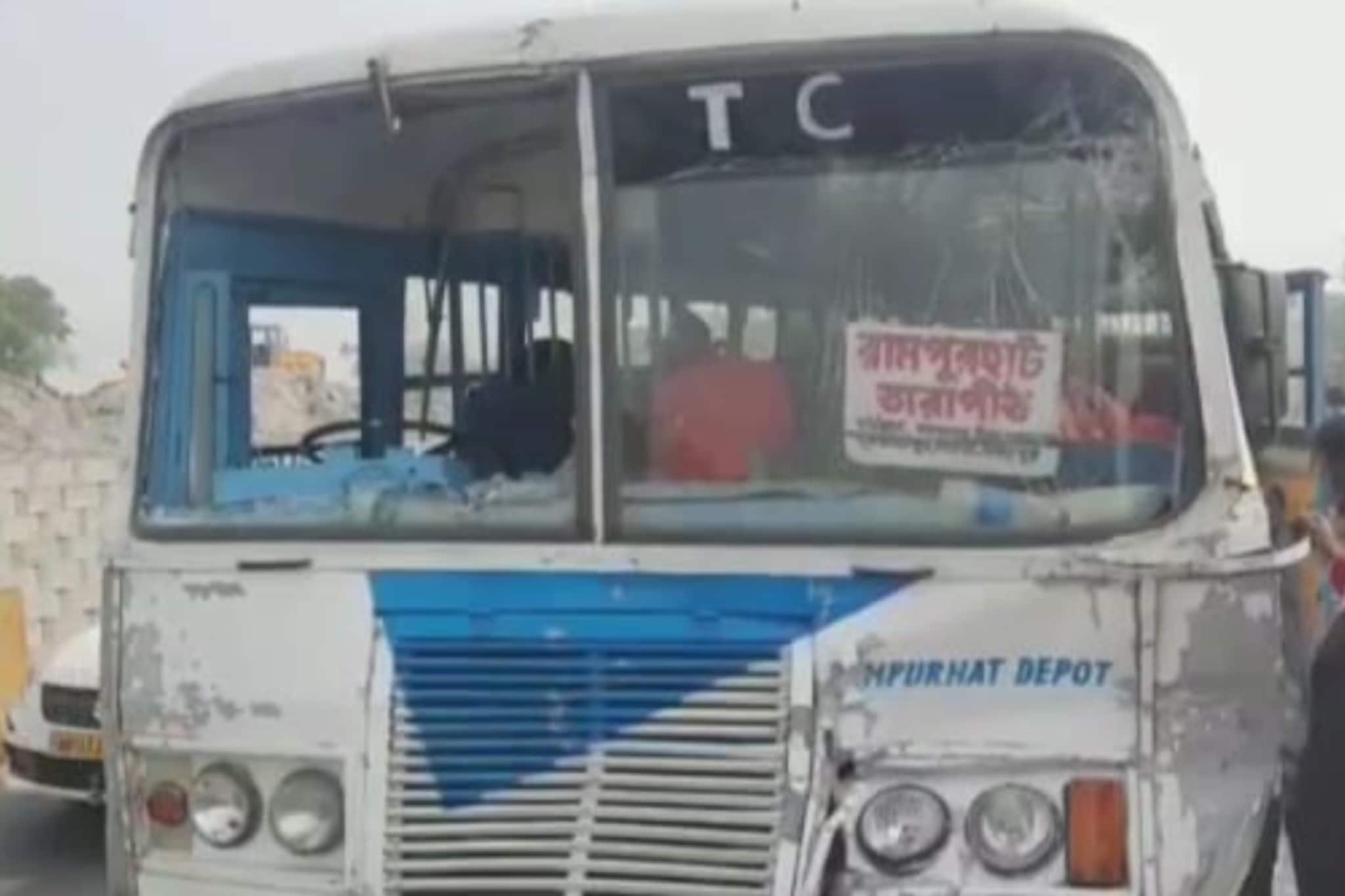 ব্রেক মারার পরও দাঁড়াল না কেন সরকারি বাস? জাতীয় সড়কে দুর্ঘটনার কবলে যাত্রীরা