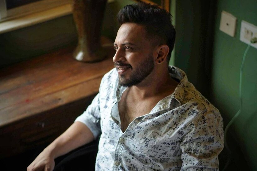 এর পর কেটে গিয়েছে অনেকটা সময়। সে কথা অনুরাগীদের জানিয়ে অনিন্দ্য লেখেন, &quot;আজ ২২শে জানুয়ারি । কাল আমার জন্মদিন । এই জন্মদিনটাই আমার সবচেয়ে কাছের । কেন ?? কারণ কালকে আমার নেশামুক্তির ১৫ বছর । ২৯শে ডিসেম্বর তো বায়োলজিক্যাল বার্থডে। কিন্ত কালকের দিনটা আমার কাছে অনেক অনেক বেশি স্পেশ্যাল।&quot; অনিন্দ্যর এই লড়াইয়ের আখ্যান সাহস জুগিয়েছে অনেককেই। অতীতের তিক্ততা ভুলে নিজেকে গুছিয়ে নিয়েছেন অনিন্দ্য। ধারাবাহিক থেকে বড় পর্দা, সবেতেই চুটিয়ে কাজ করছেন তিনি।